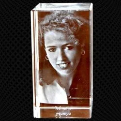 Grand Cube en verre gravure 3D – 18cm (vertical)