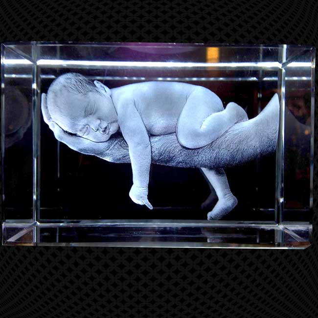 Maxi 3D Engraved Glass Cube - 20cm (horizontal) - PhotoGravia.com