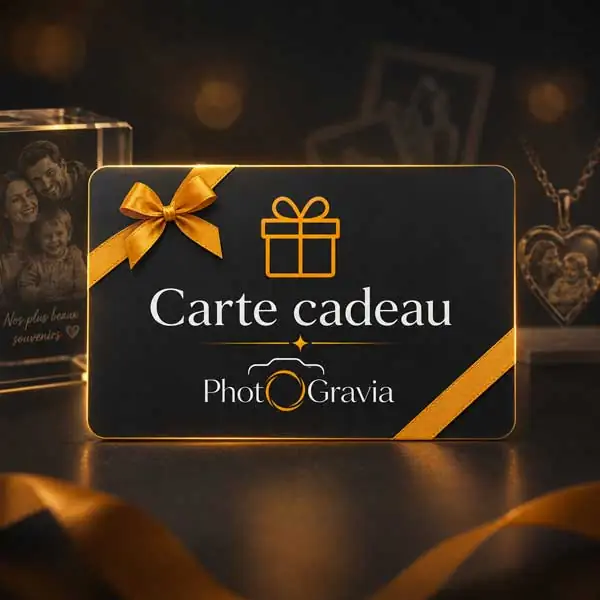 Carte cadeau PhotoGravia utilisable sur toute la boutique pour offrir une photo gravée, un bijou personnalisé, un pendentif gravé ou un bloc en verre personnalisé.